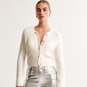 A&F crew pearl button cardigan